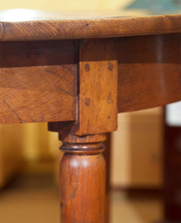 Rustic Round Table In Excellent Condition In Stamford, CT