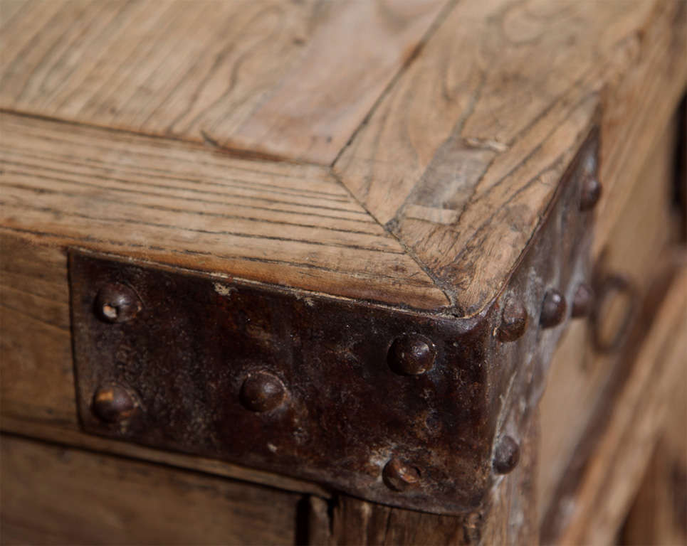 indonesian dresser