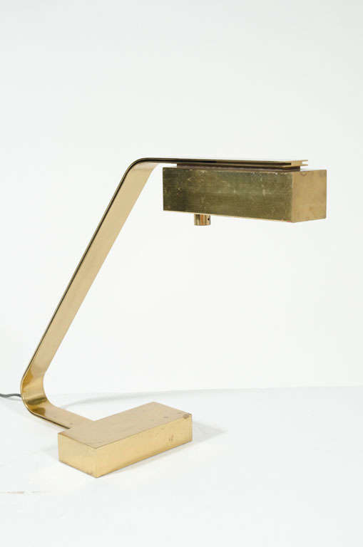 Late 20th Century American Brass Flat Bar Cantilevered Table Lamp by Casella For Sale