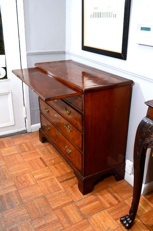 18th Century Mahogany Chest of Drawers In Good Condition In New York, NY