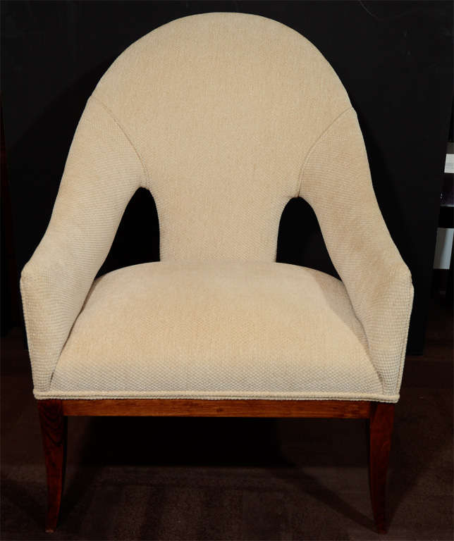 Art Deco chairs with curved spoon back<br />
design and stylized cut-out  details.<br />
Chairs have saber leg design in sycamore<br />
wood and are upholstered in a camel<br />
woven chenille.