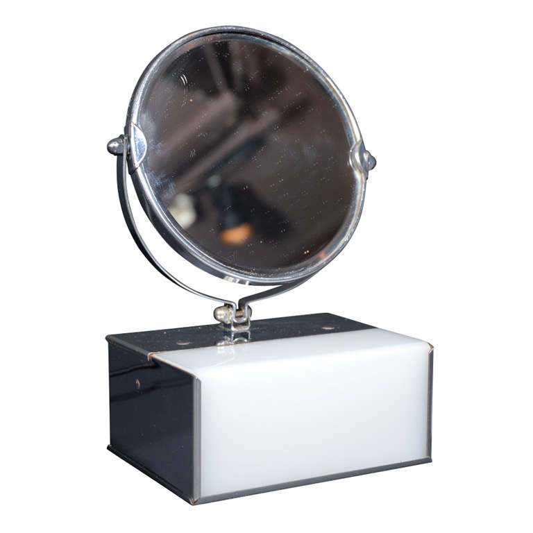 Miroir de coiffeuse Art Déco enluminé et agrandissant en vente