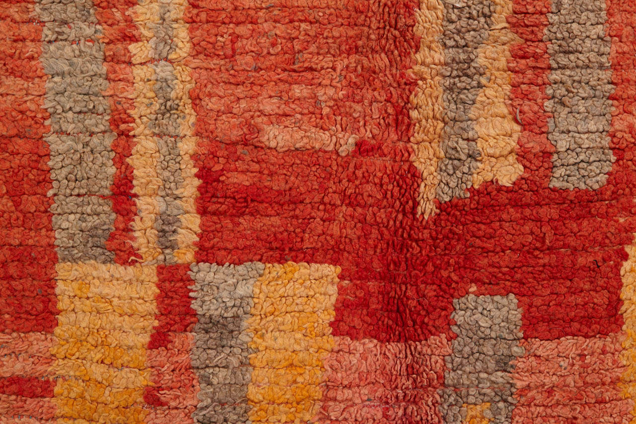 Vintage Abstract Rehamna Moroccan Berber Rug In Excellent Condition For Sale In Milan, IT