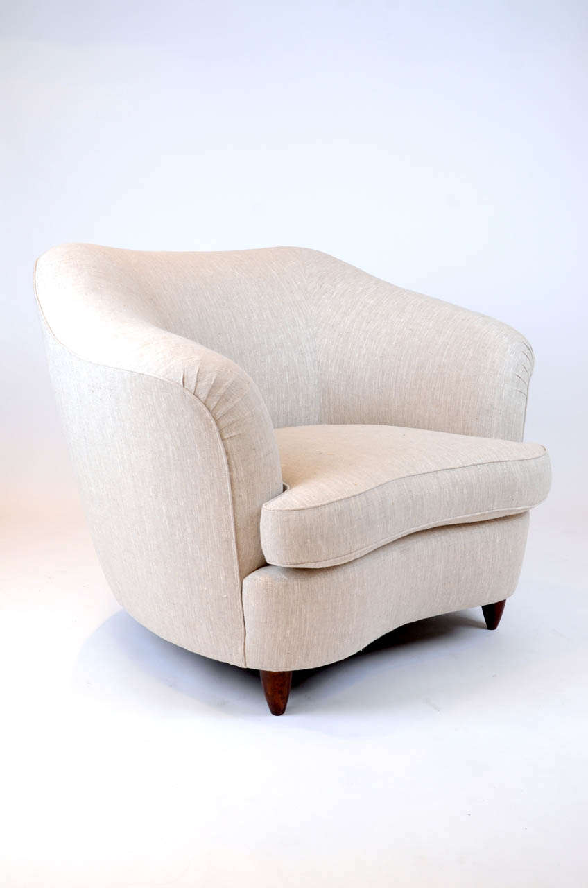 Mid-Century Modern Pair of Large Armchairs by Gio Ponti