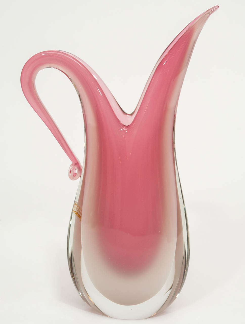 This elegant and graceful Murano vase is manufactured
by Oball under the direction of Luigi Onesto and his sons.
His sommerso technique is after Flavio Poli for Seguso.
Label Vetreria Artistica.
