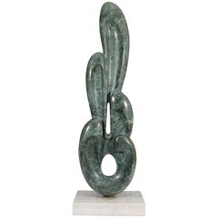 Grande sculpture moderniste abstraite en marbre vert Miklos Sebek