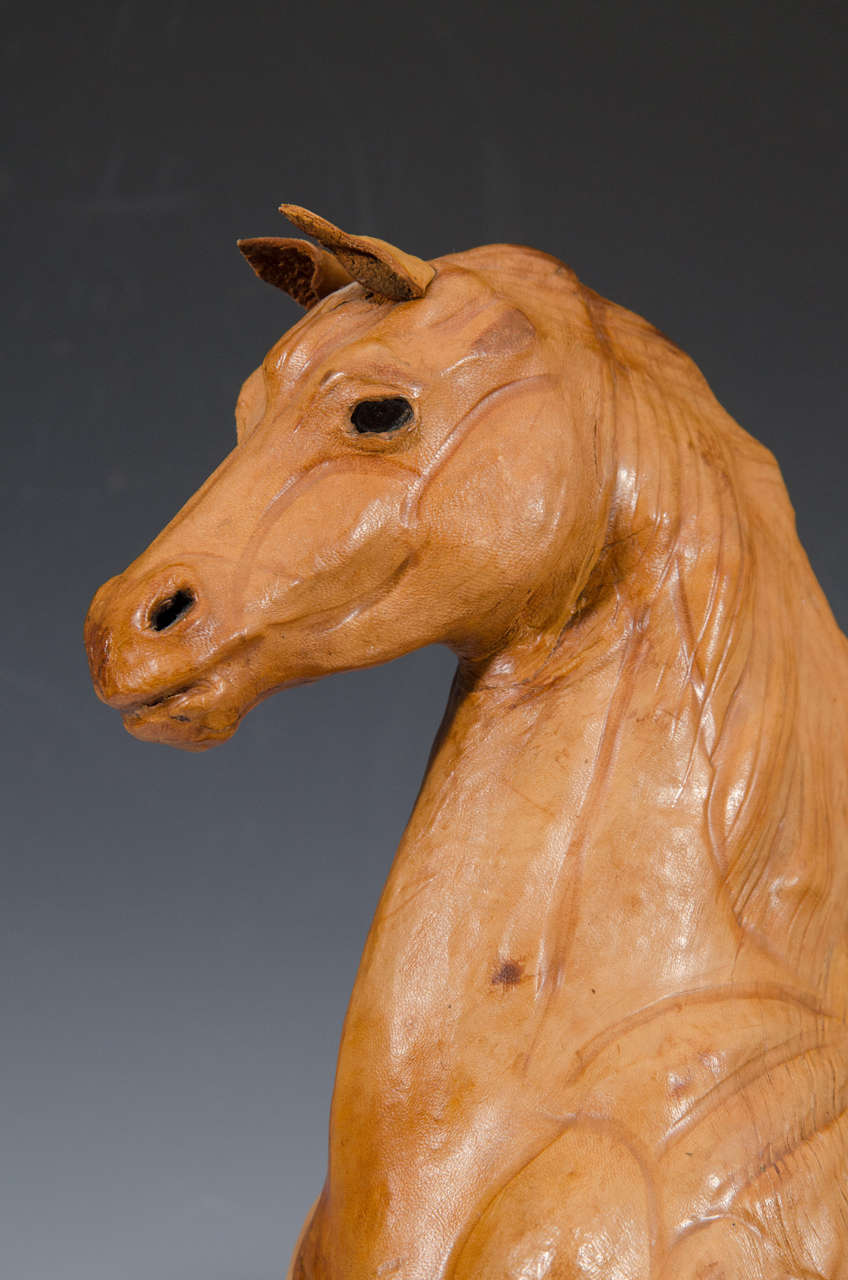 Lederpferd Equine-Tierskulptur aus Leder im Volkskunststil im Angebot 4