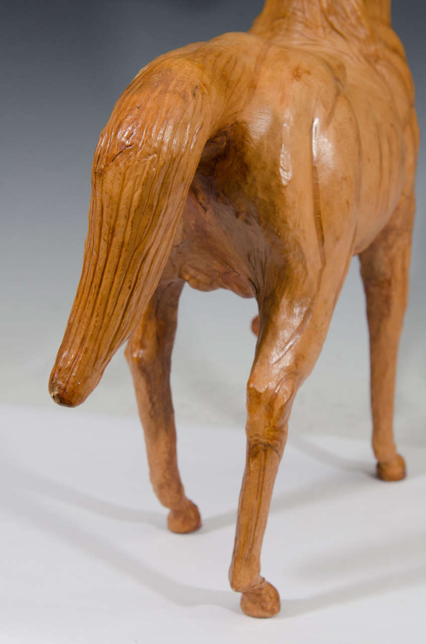 Lederpferd Equine-Tierskulptur aus Leder im Volkskunststil im Angebot 9