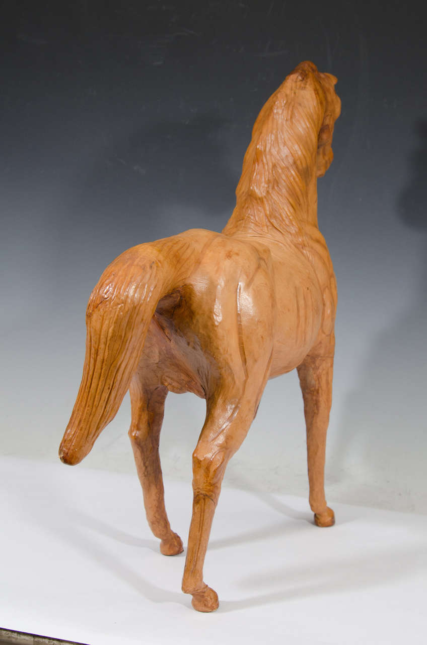 Lederpferd Equine-Tierskulptur aus Leder im Volkskunststil im Angebot 10