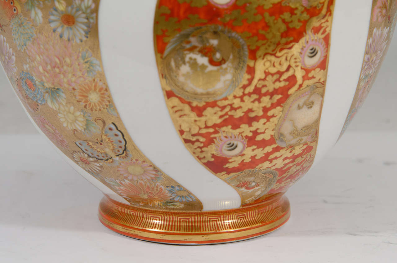 Japanese Porcelain Kutani Oval Vase with Thick White Stripes In Good Condition In Astoria, NY