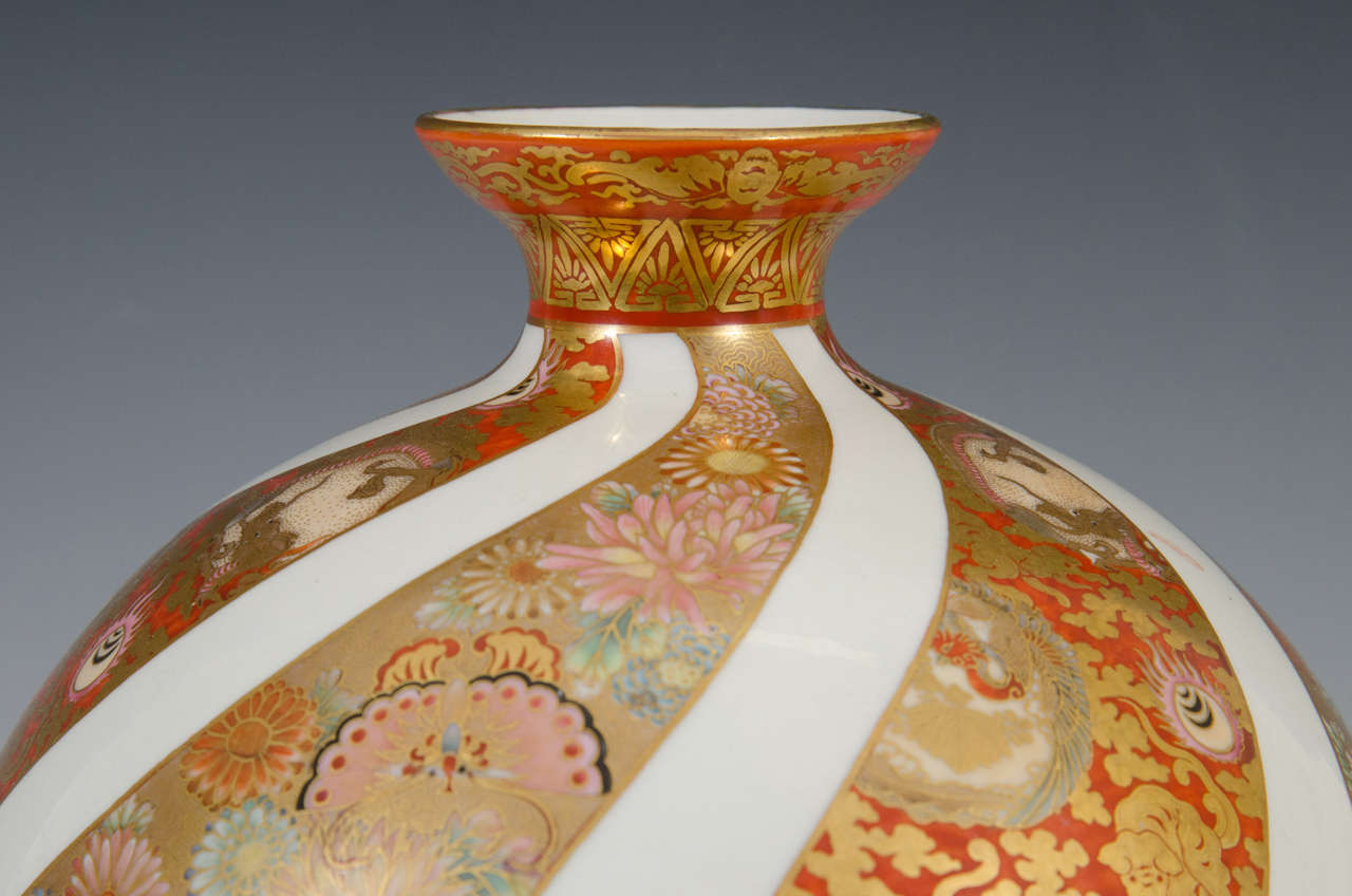 Japanese Porcelain Kutani Oval Vase with Thick White Stripes 1