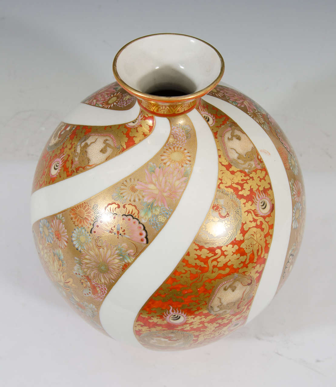 Japanese Porcelain Kutani Oval Vase with Thick White Stripes 2