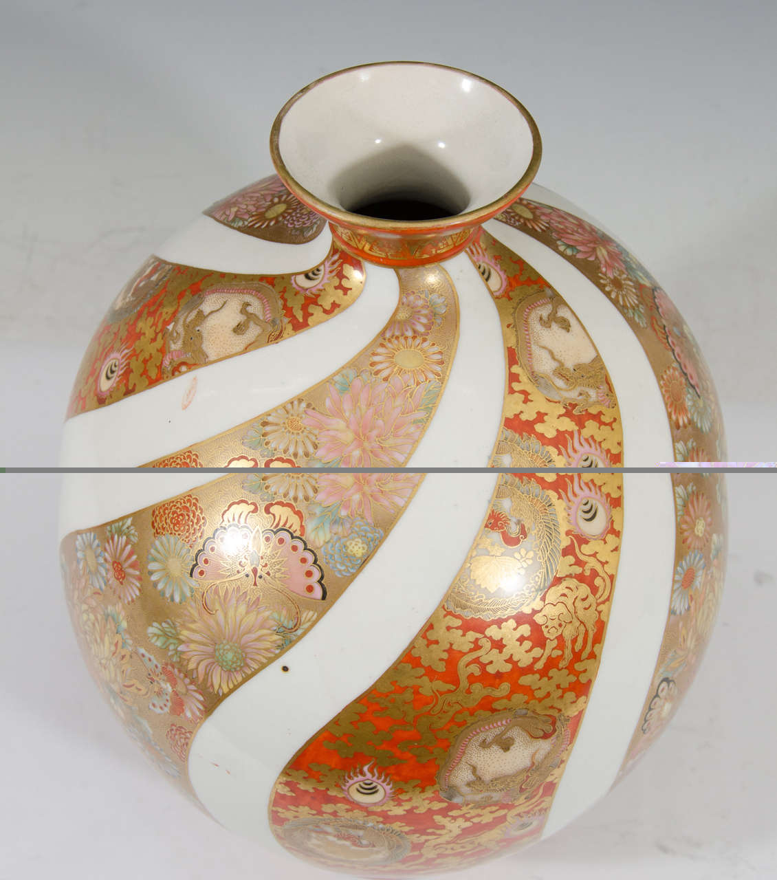 Japanese Porcelain Kutani Oval Vase with Thick White Stripes 3