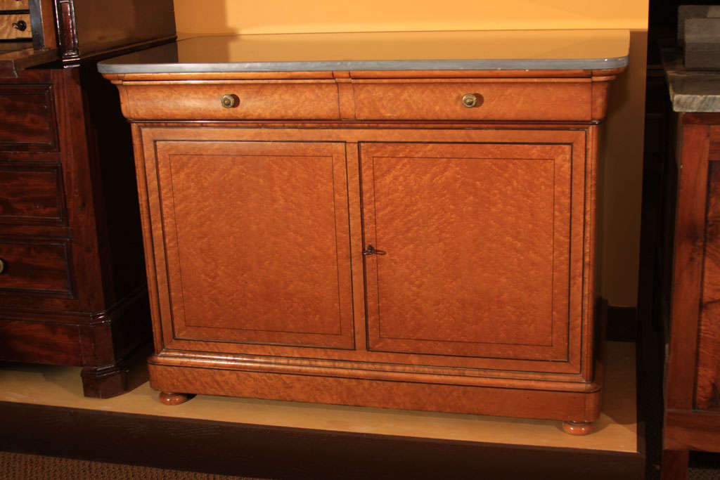 French Louis Phillipe Maple Buffet with Grey Marble Top

This diminutive buffet features two dove-tailed drawers and two doors with book matched maple veneer over oak secondary.

It has line or string inlay surrounding each door as well as the