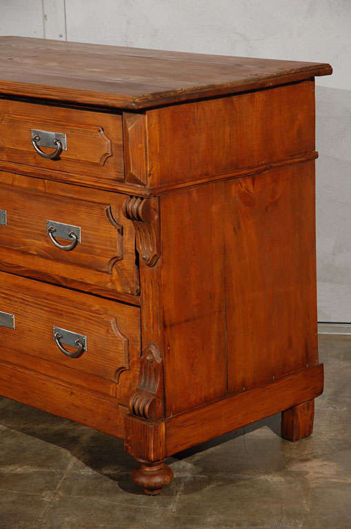 Commode with Two over Two Drawers 4