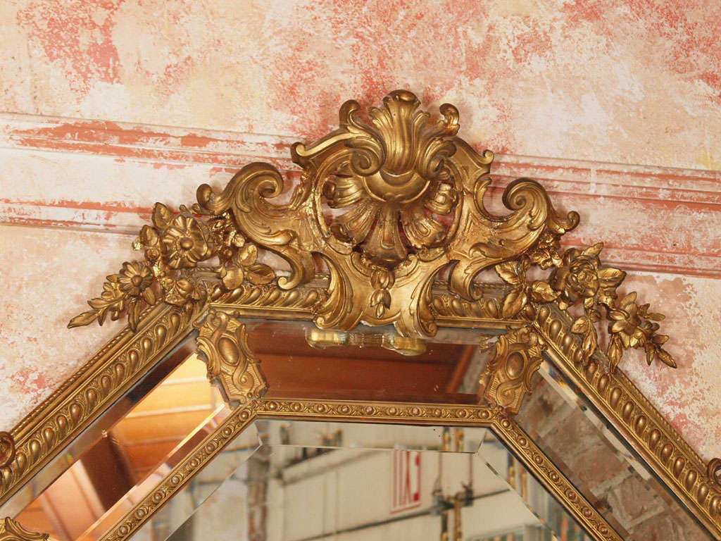 (L-5503) Fine antique French octagonal gold leaf mirror. In Excellent Condition In New Orleans, LA