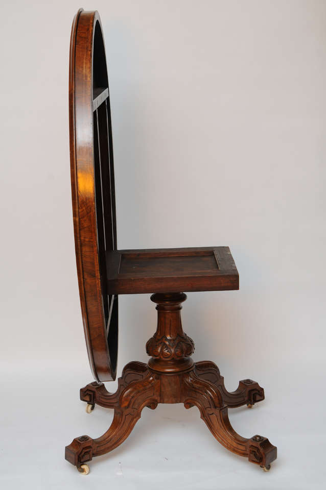 Oval Walnut with Inlay Center, Dining Table, Tilt Top, 19th Century In Good Condition For Sale In West Palm Beach, FL