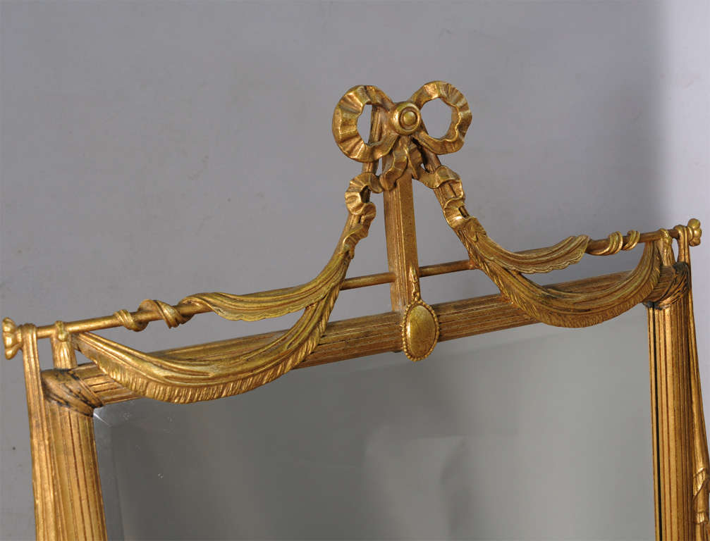 Giltwood Mirror with Swag Pediment In Excellent Condition In West Palm Beach, FL