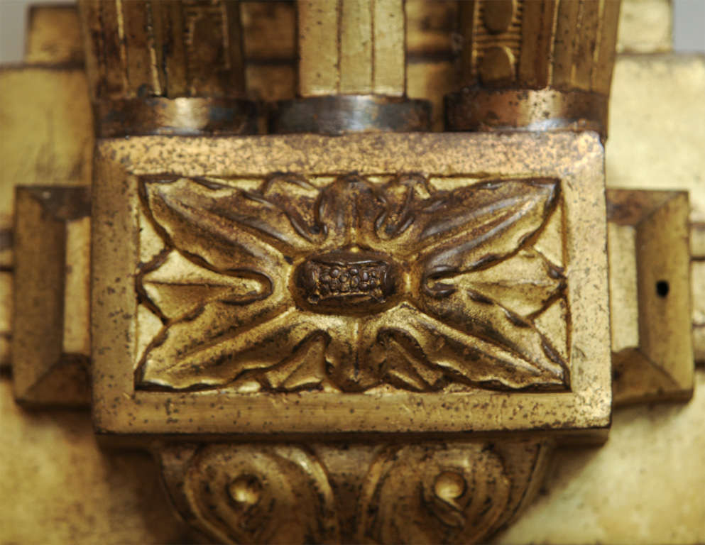 Zwei große dreiflammige Wandleuchter aus vergoldeter Bronze im Angebot 5