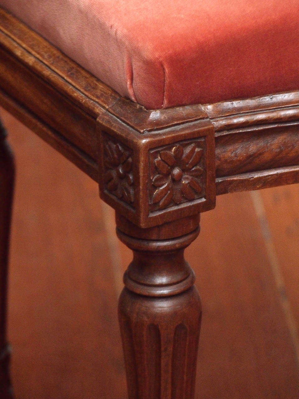 A Pair of Fine Louis XVI Style Tabourets In Good Condition For Sale In New Orleans, LA