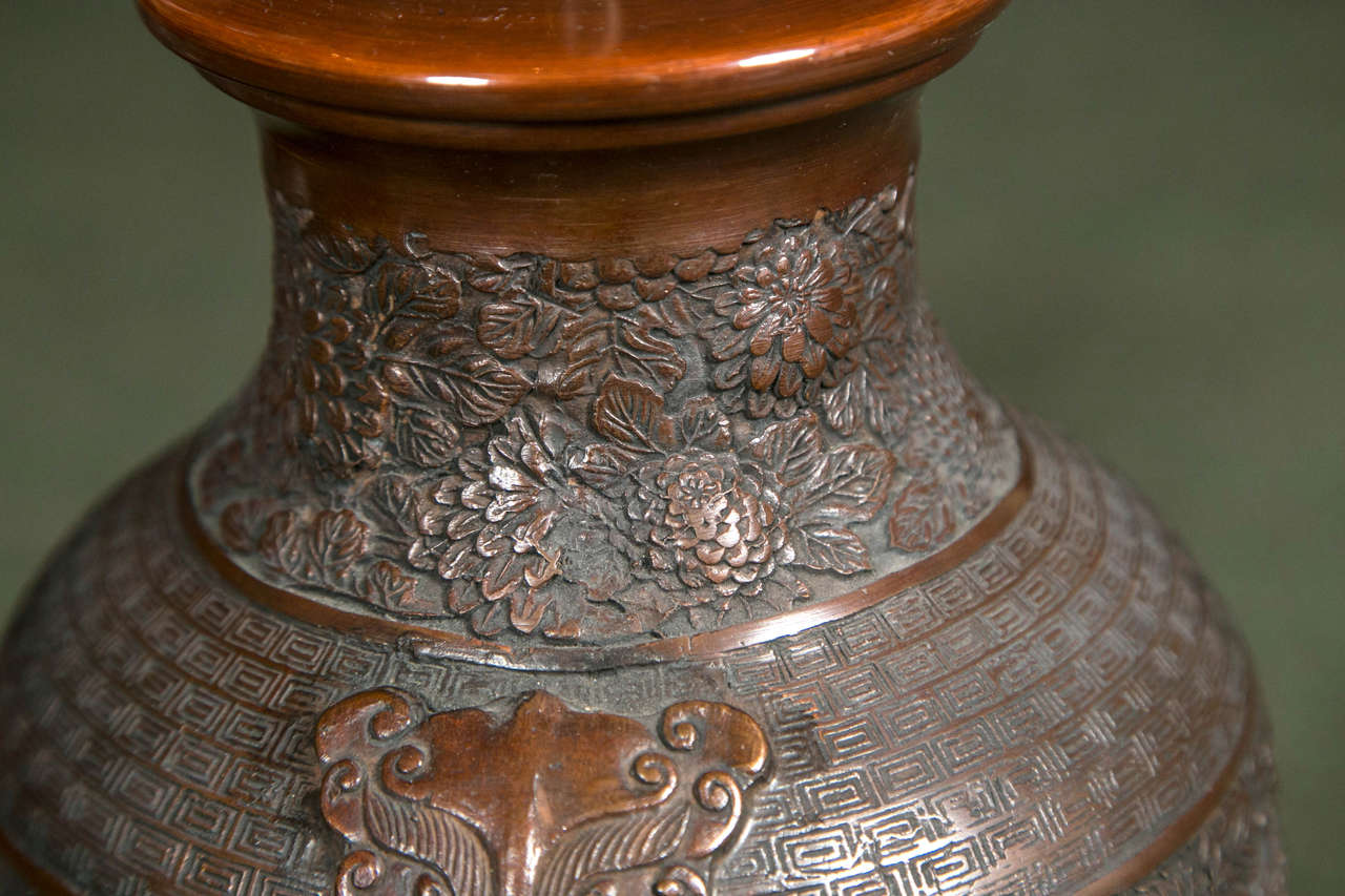 Pair of Japanese bronze lamps 2