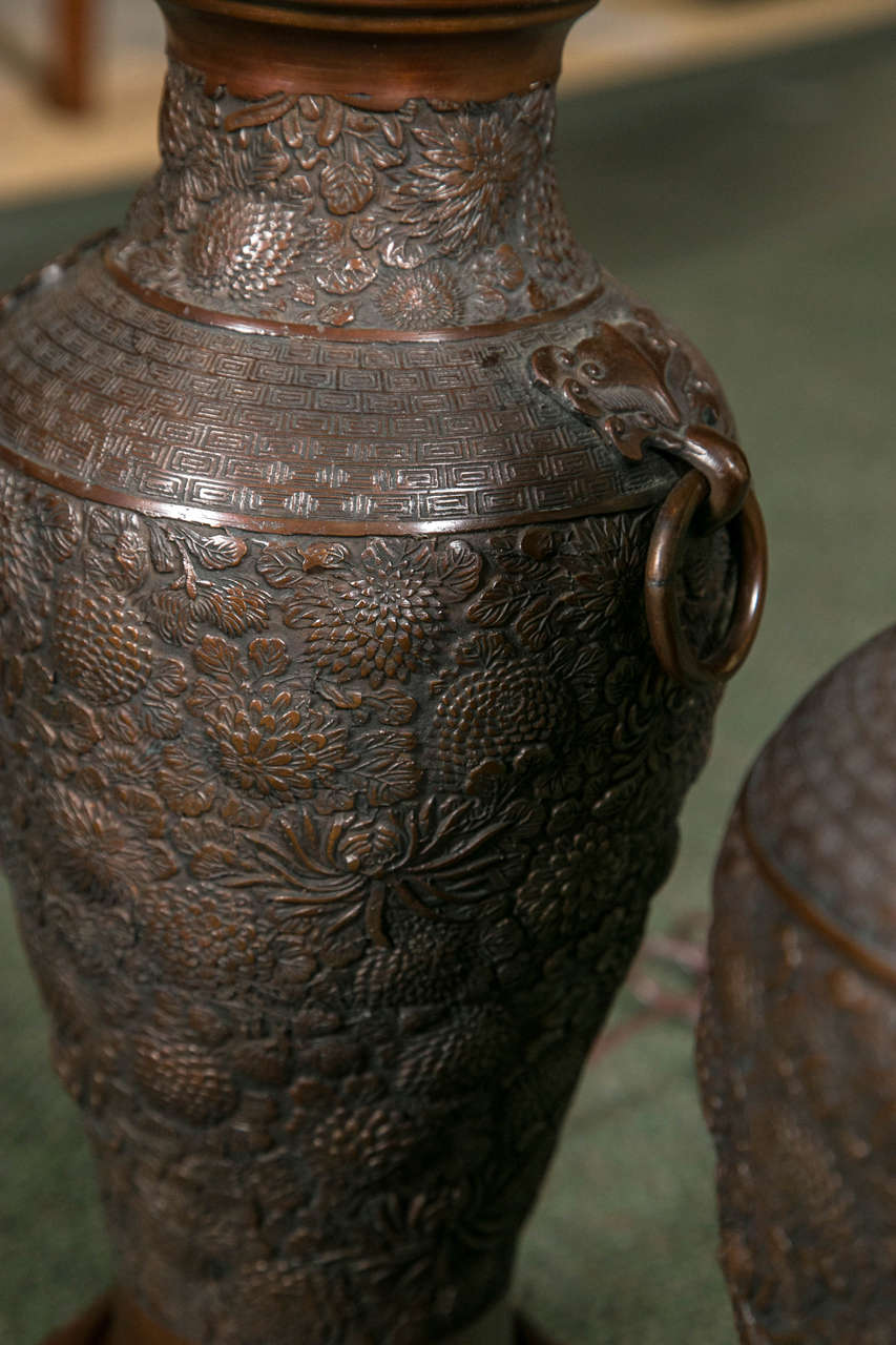 Pair of Japanese bronze lamps 4