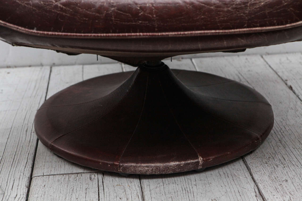 Leather Gerard Van Den Berg Style Swivel Chair In Good Condition In Los Angeles, CA
