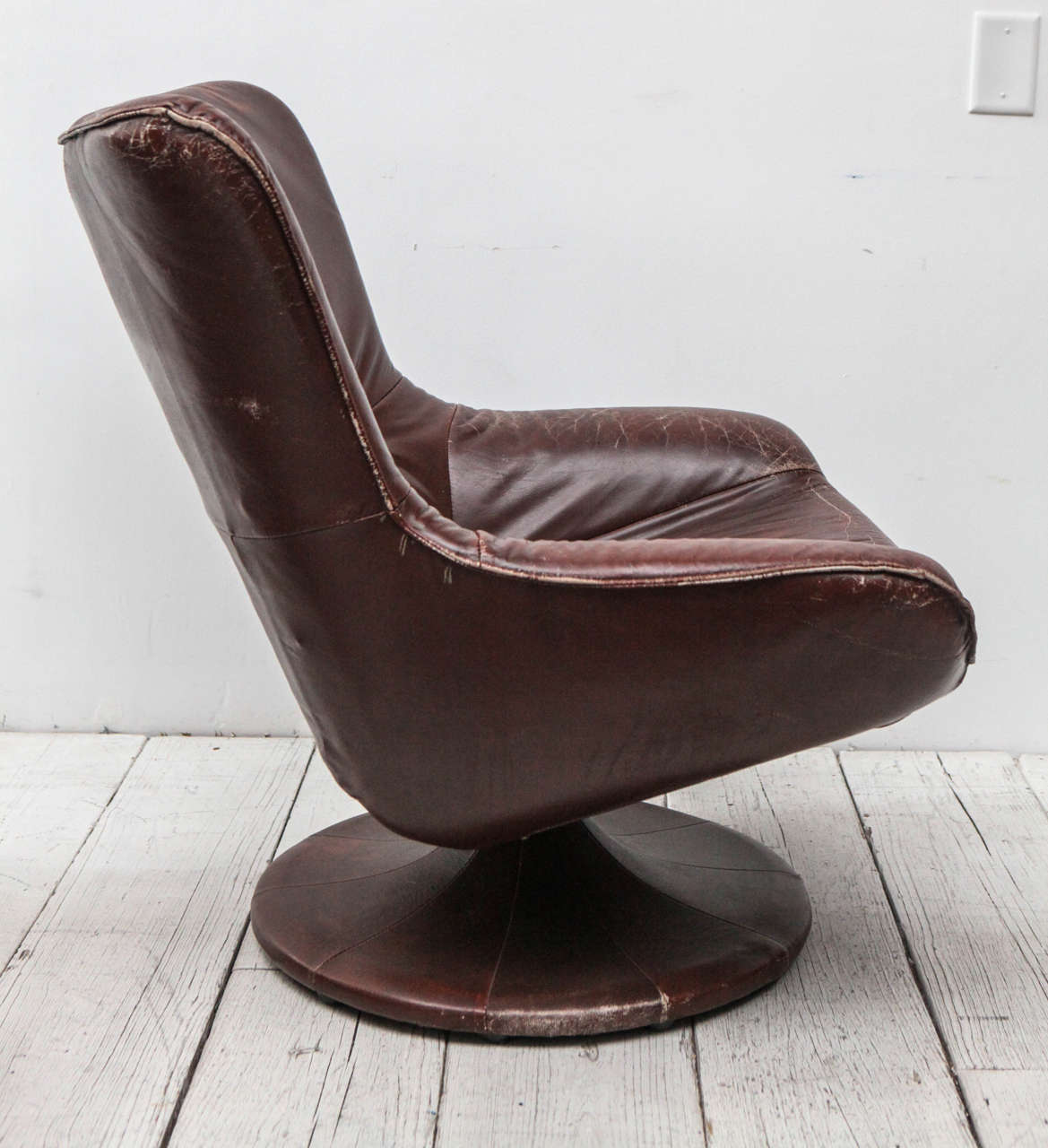 Late 20th Century Leather Gerard Van Den Berg Style Swivel Chair