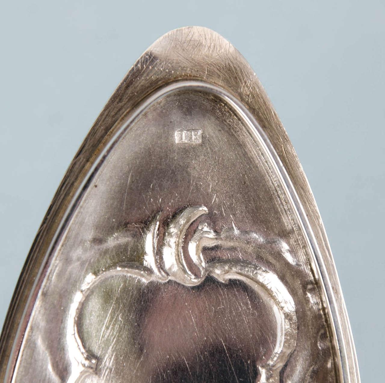 William IV Silver-Mounted Cowrie Shell Snuffbox, circa 1825 For Sale 2