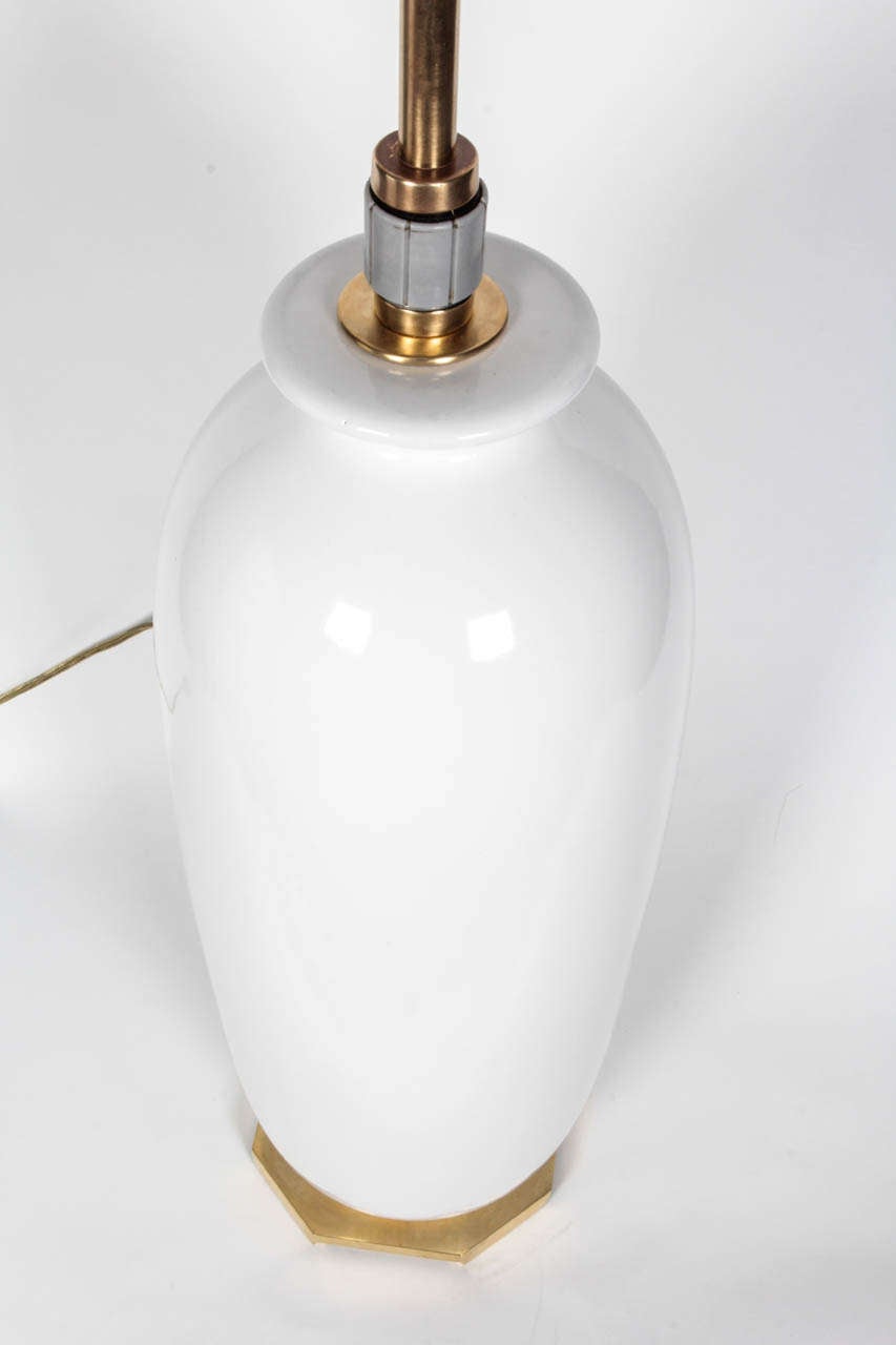Lampe de bureau en porcelaine fine blanche de Hanson Excellent état - En vente à New York, NY