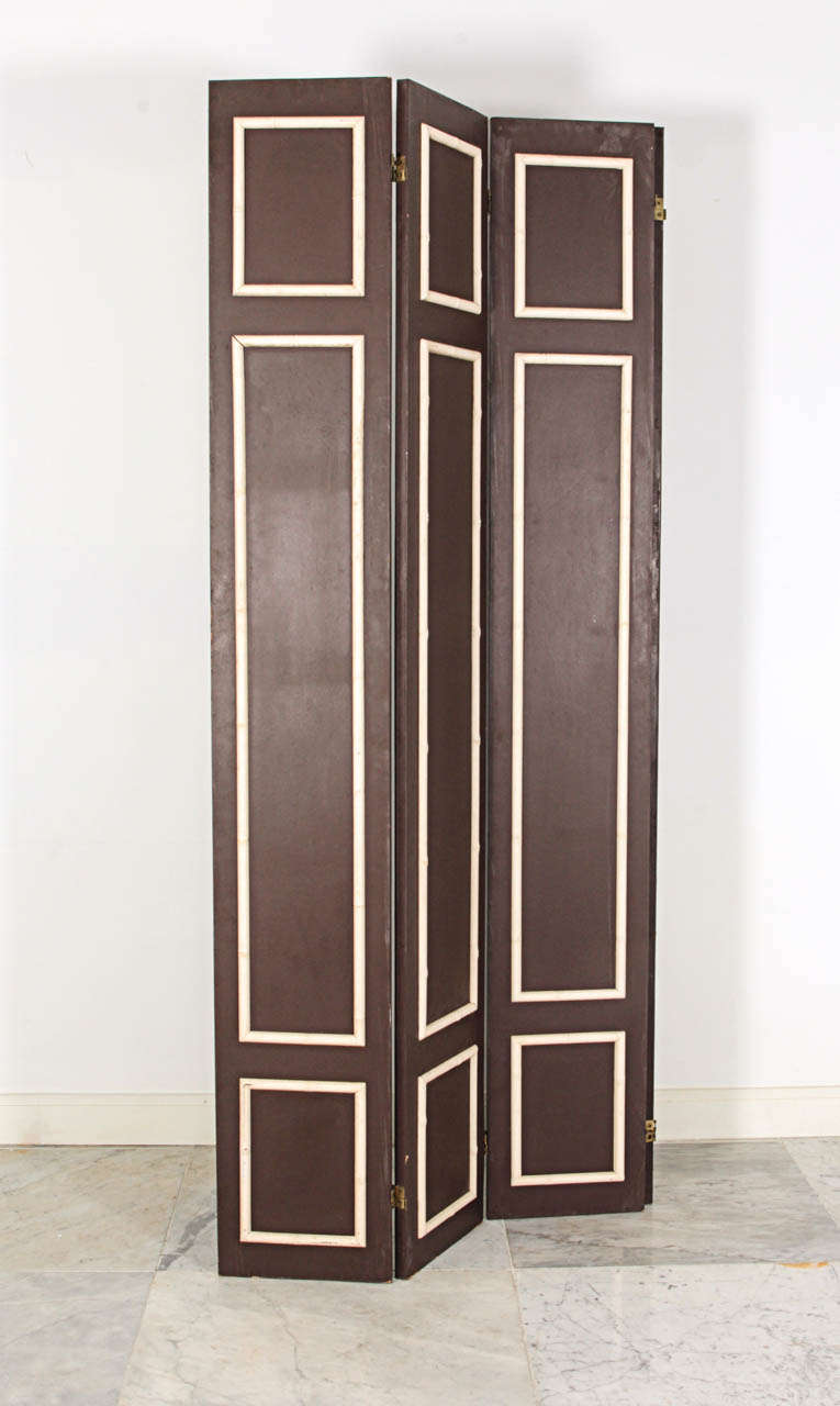 Pair of Hollywood Regency Painted Wood Screens with Faux Bamboo Trim For Sale 1