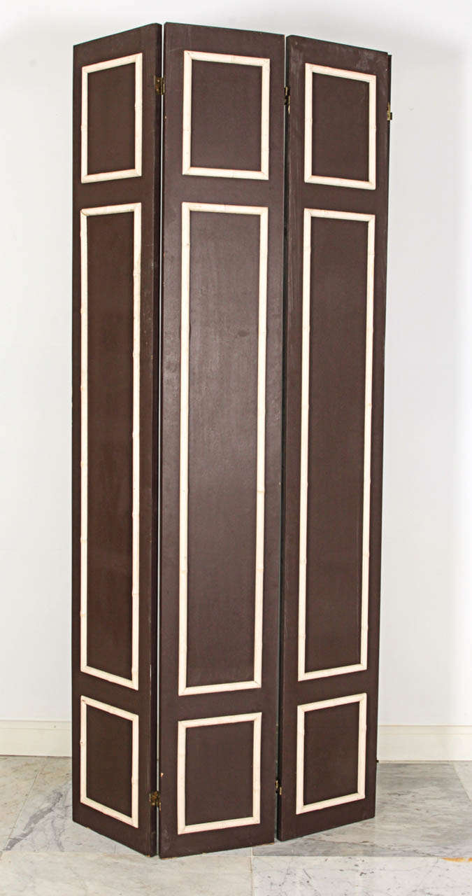 Pair of Hollywood Regency Painted Wood Screens with Faux Bamboo Trim For Sale 2