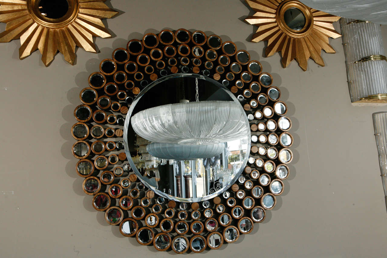 Unique Italian handmade vintage mirror.

Diameter 45