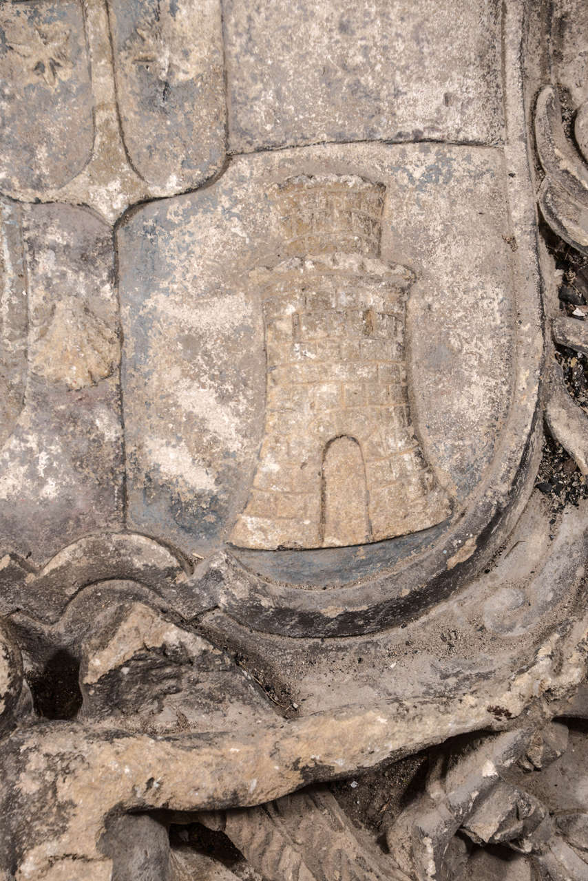 Italienische oder spanische Wappenskulptur aus dem 17. Jahrhundert im Angebot 2
