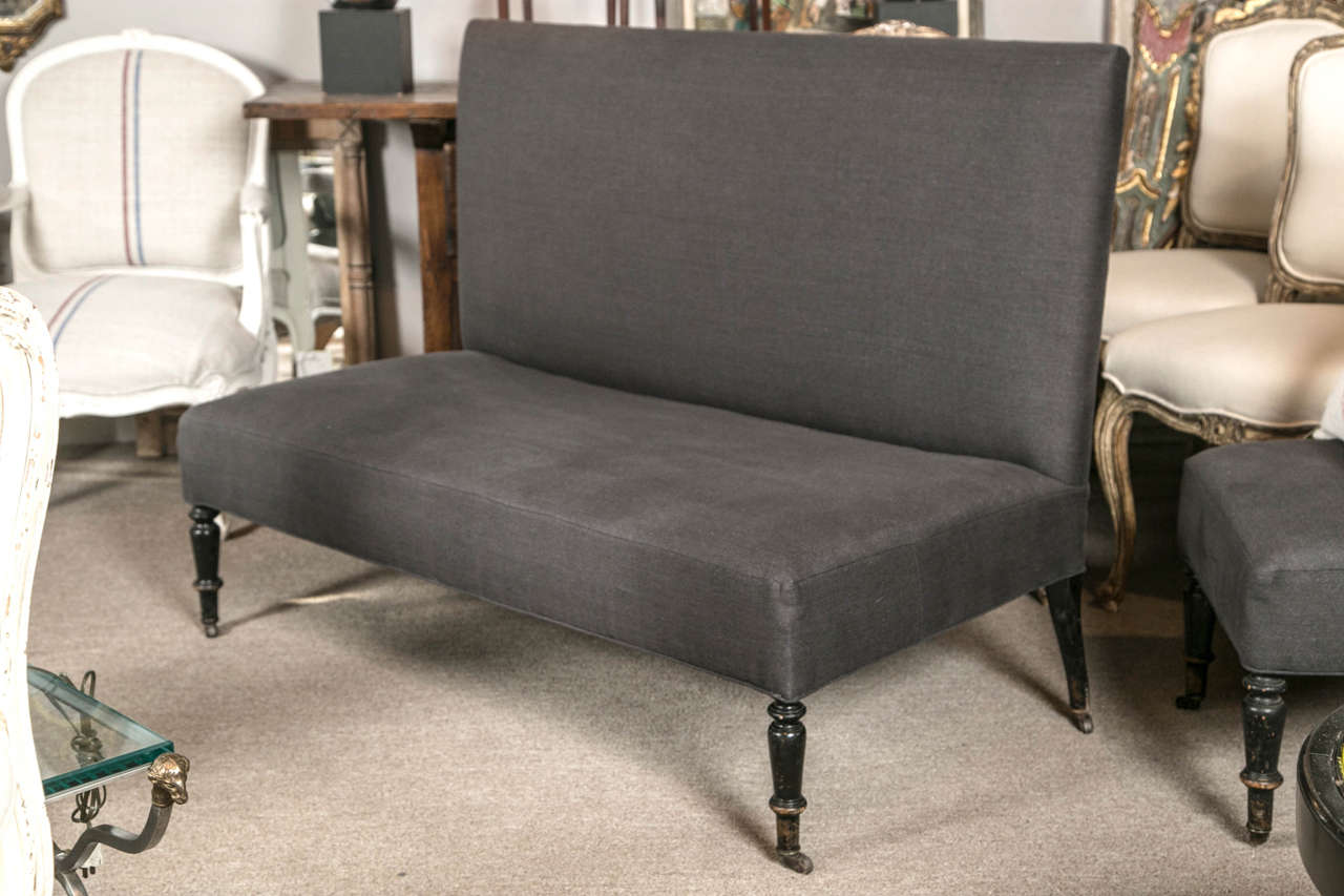 Napoleon 3rd Settee in Charcoal Grey Linen In Excellent Condition In Stamford, CT