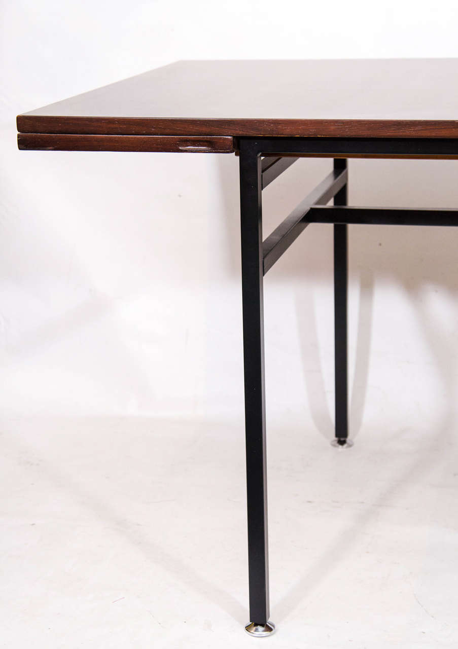 French Dining Table in Rosewood by Alain Richard In Good Condition In New York, NY