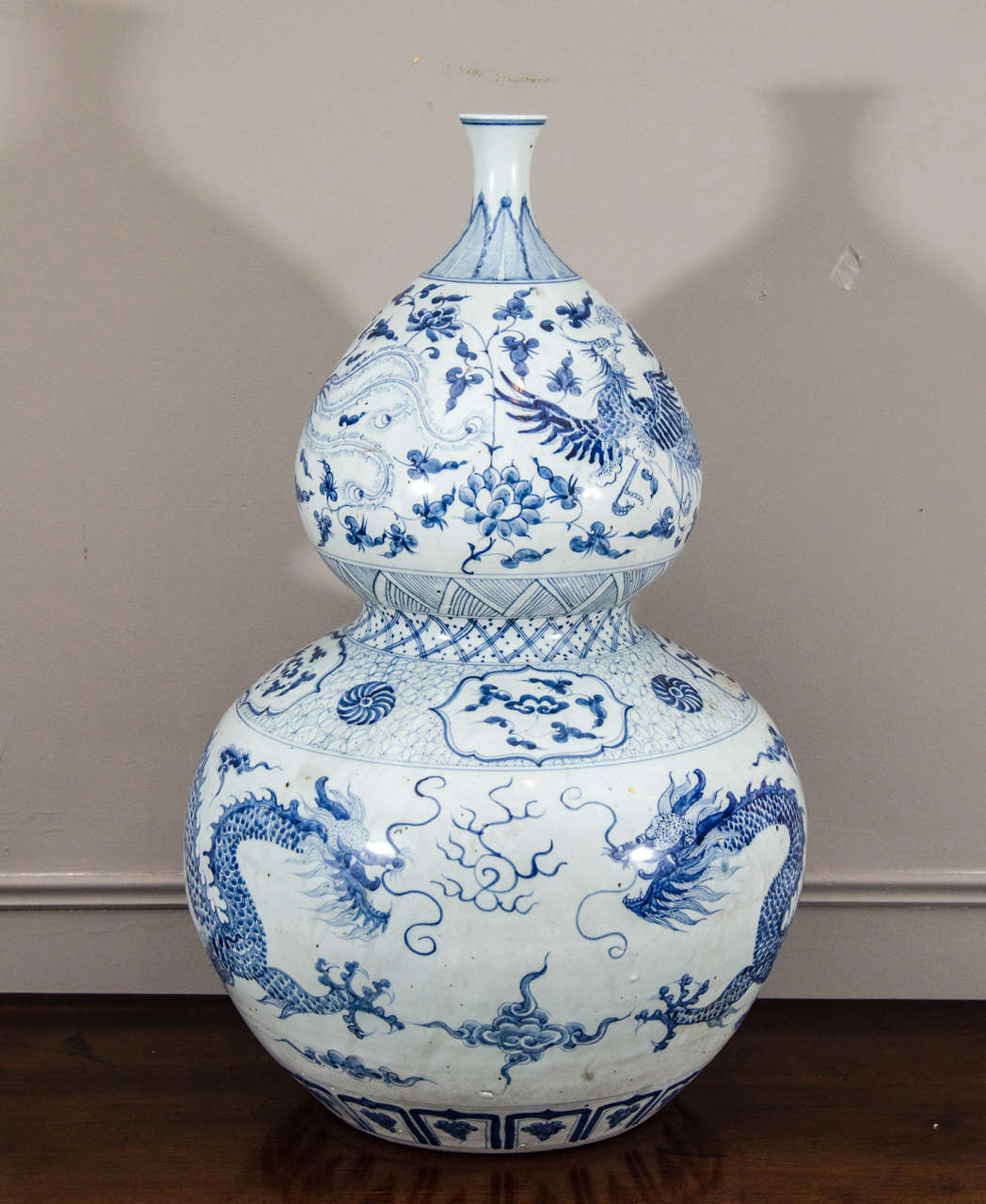 Large Chinese Blue and White Porcelain Double Gourd Calabash Vase In Excellent Condition In New York, NY