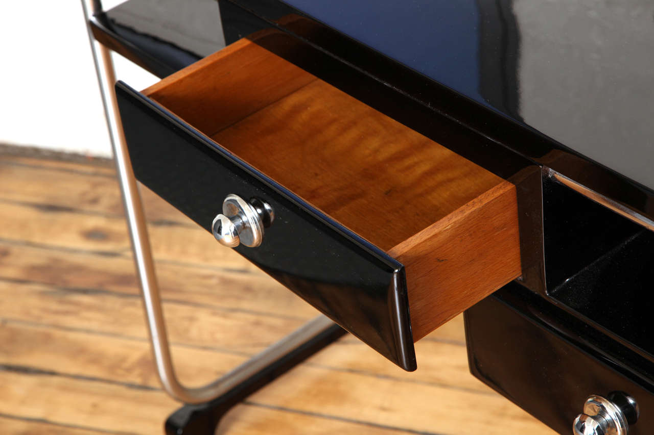 Modernist Desk In Excellent Condition For Sale In New York, NY