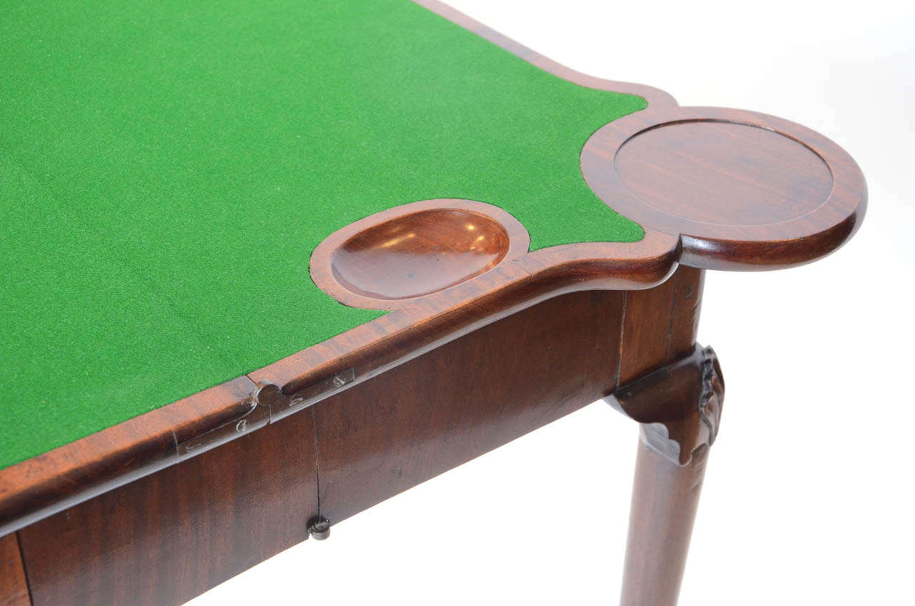 George II Period Irish Mahogany Folding Card Table with green baize  In Excellent Condition For Sale In London, GB