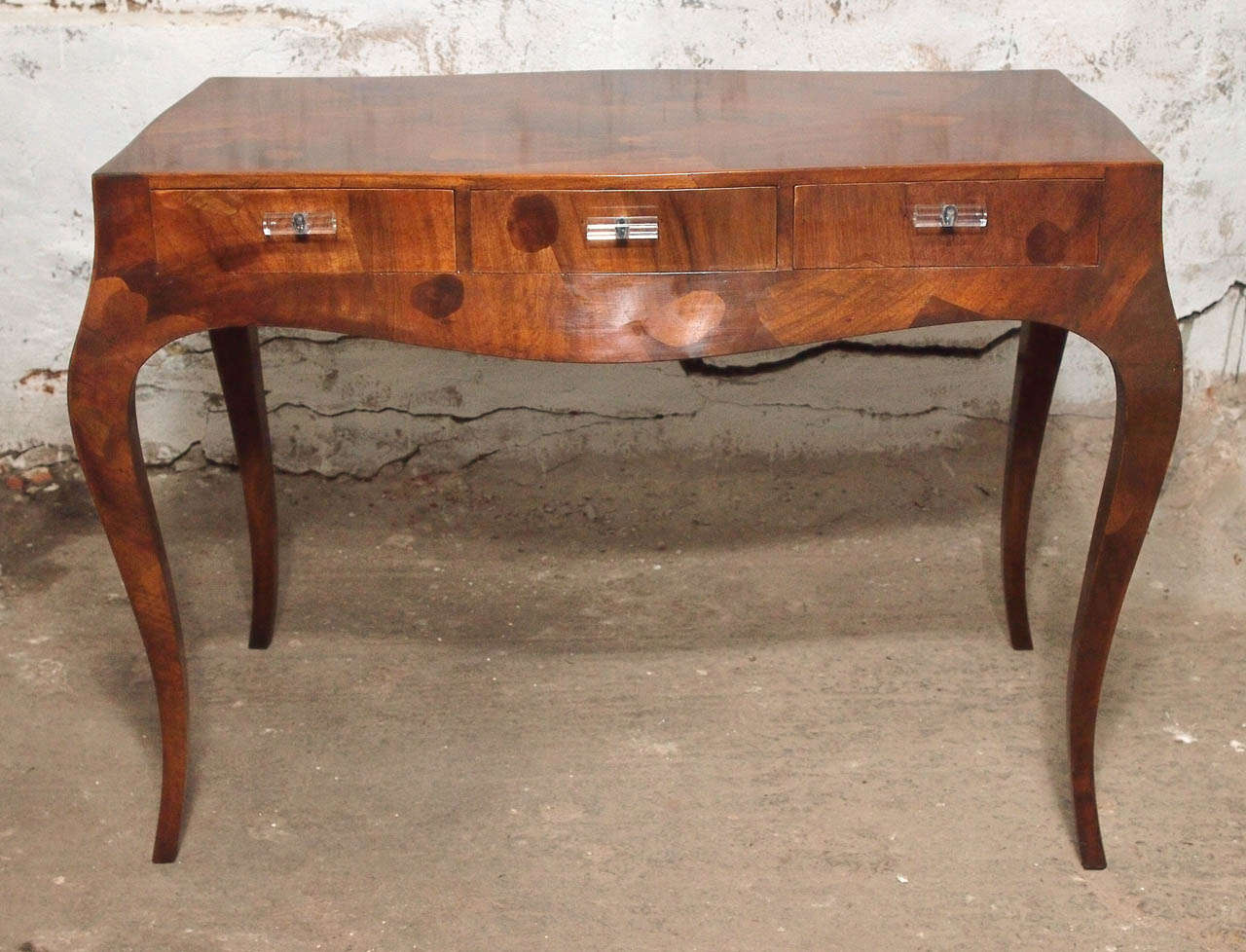 Italian Mid-Century Modern Louis XV Style Writing Desk with Lucite Pulls In Excellent Condition In New York, NY