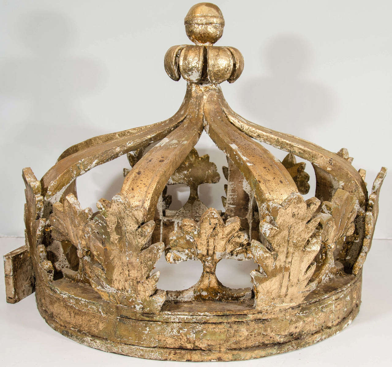 French fleur-de-lys motif. Gilded wooden crown.