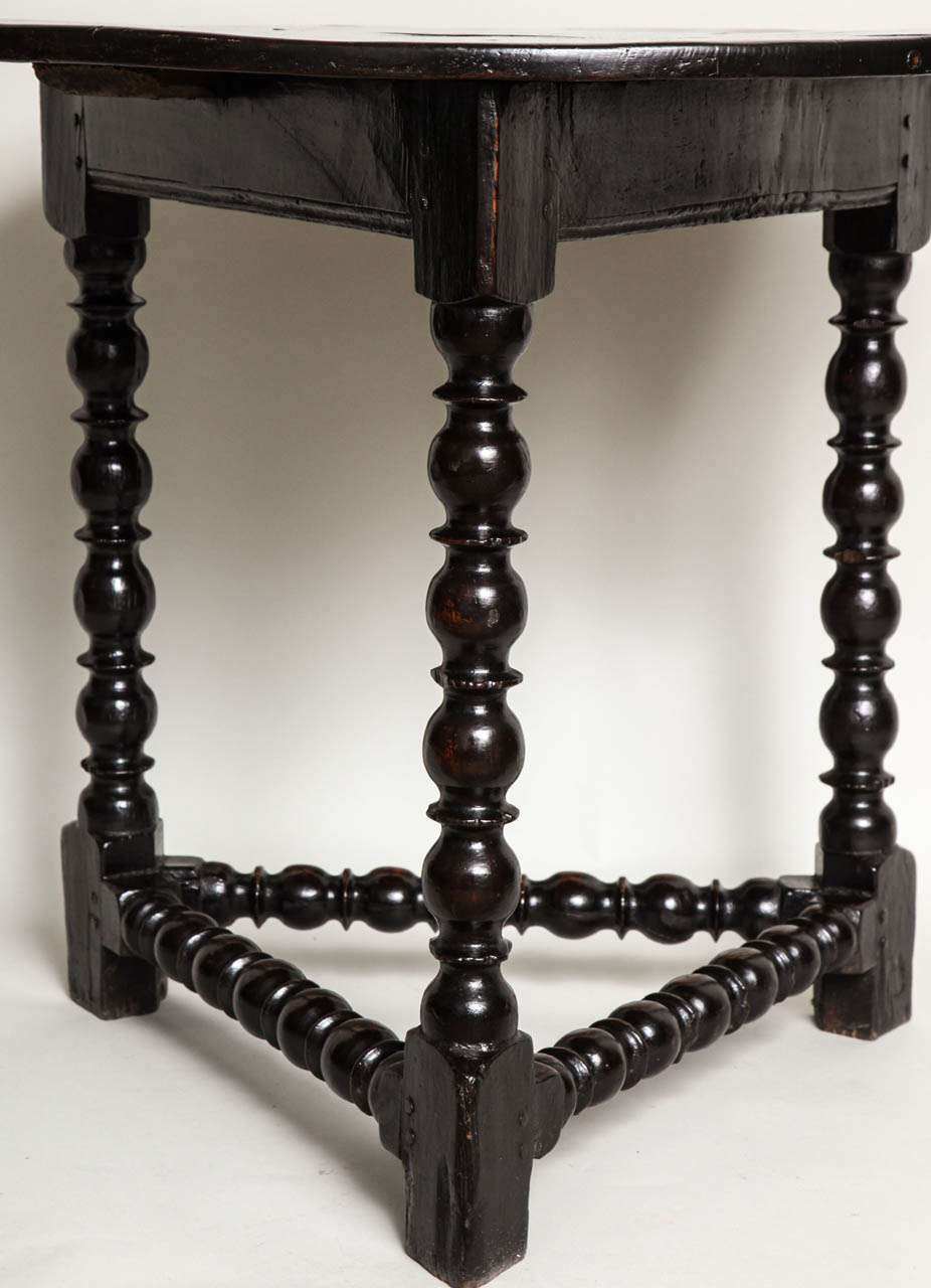 Rare Charles II Oak Cricket Table In Excellent Condition In Greenwich, CT
