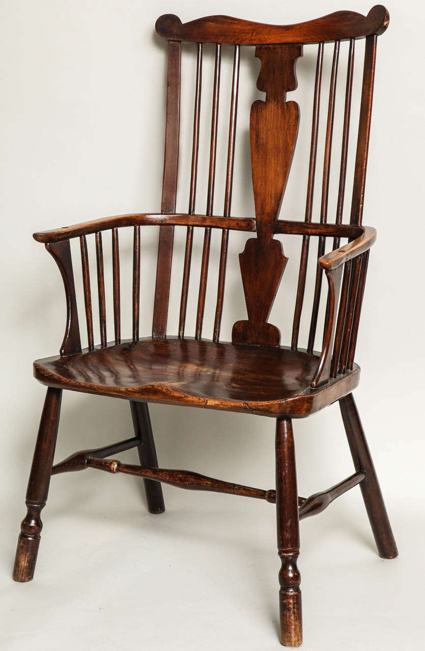 Very fine mid 18th Century Thames Valley comb back windsor armchair, the shaped crest rail with rounded ears, over central balustrade silhouette shaped splat, flanked on either side by shaved spindles and flattened end rails, the continuous bent arm
