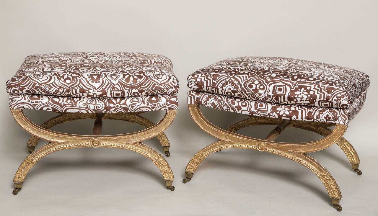 Important pair of Louis XVI gilt wood stools by Jean-Baptiste III Lelarge, (maître in 1775), the dished seats now upholstered in vintage Jim Thompson silk, over curved 