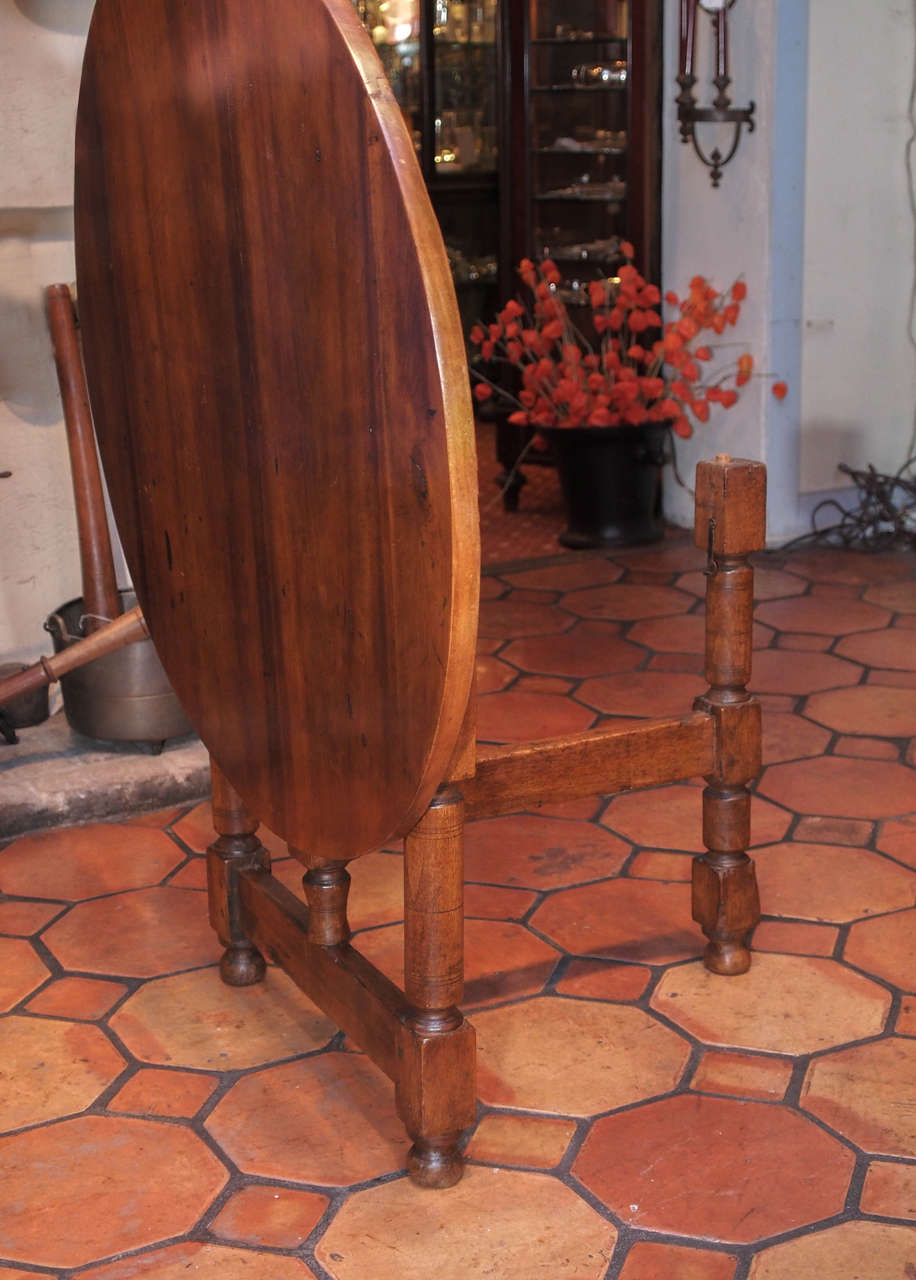 Late 18th Century French Walnut Wine Table, circa 1790 For Sale 1