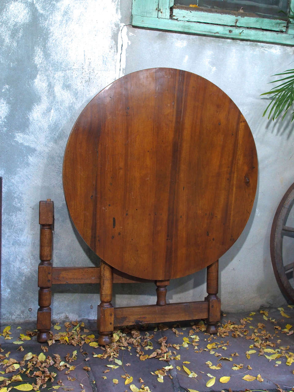 Late 18th Century French Walnut Wine Table, circa 1790 For Sale 2