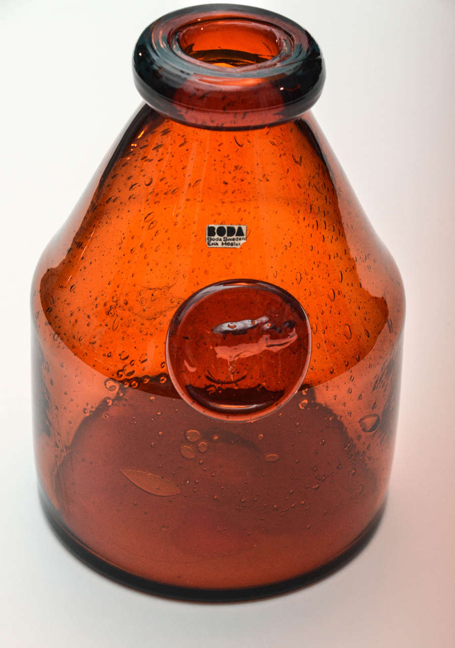 Great example of Erik Hoglund's work for Boda glassworks. In tensional bubbles, massive shape and stylized cat motif. Engraved model and color information located on base. Original paper label, Swedish, circa 1960.