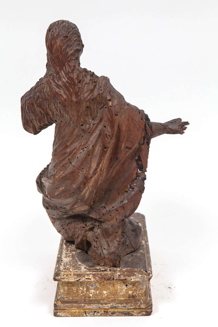 Italian Carved Walnut Female Figure, 17th Century In Good Condition For Sale In Los Angeles, CA