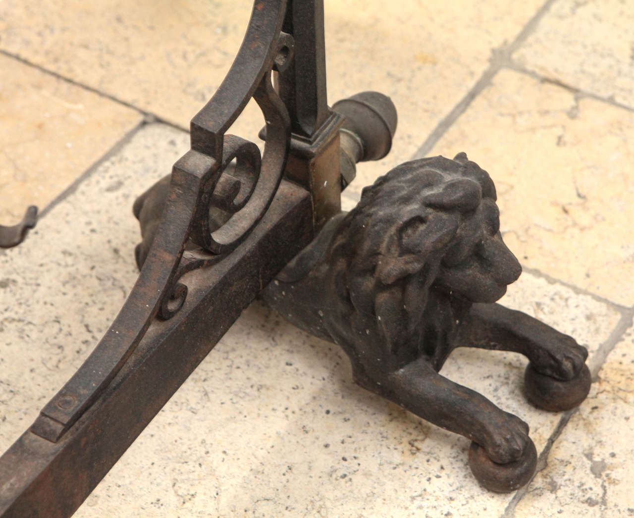 Support de cheminée français en bronze et fer forgé de la fin du XIXe siècle en vente 1