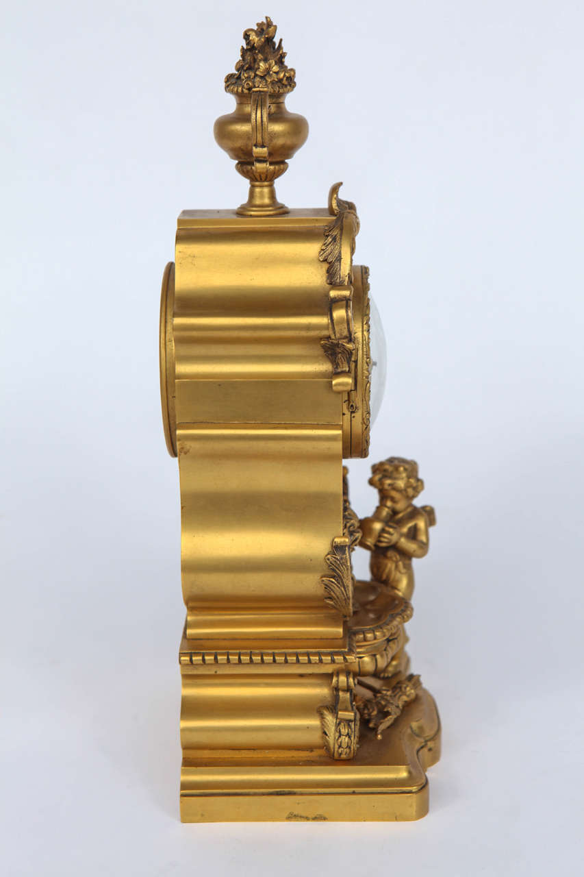 Bronze Horloge en bronze doré de la fin du XIXe siècle en vente